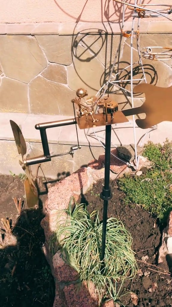 MetalDrum™ – Wind-powered Rock band Garden Spinner