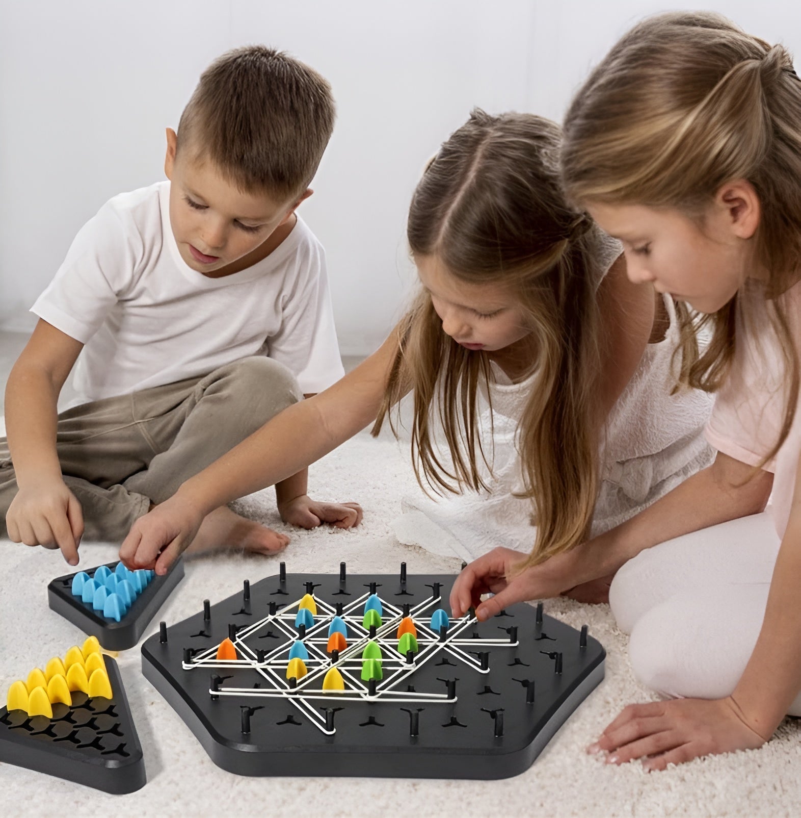KnotFun™ - Triangular Chess Set made of Chain Links