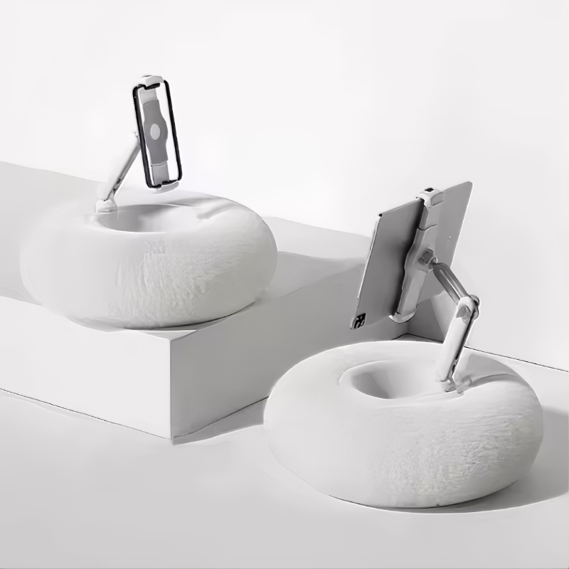MovieNightSupport™ – Plush Stand for Smartphones and Tablets